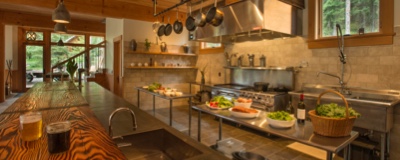 The kitchen and bar at the Minam River Lodge