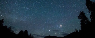 A starry night sky over the Minam River Lodge